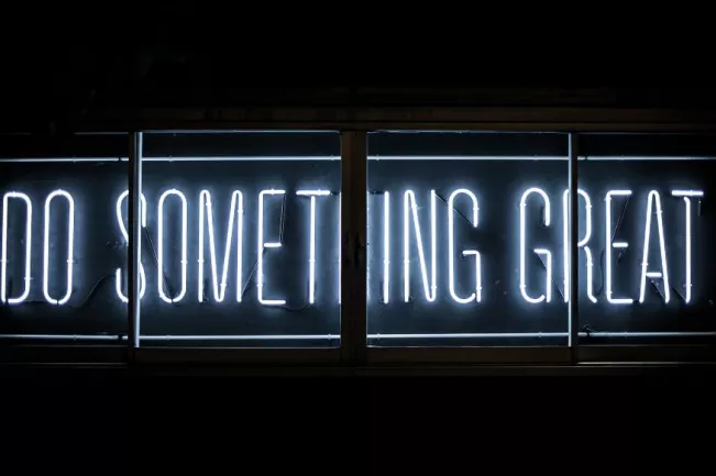 unsplash-fotograf-clark-tibbs_do-something-great.jpg (DE)