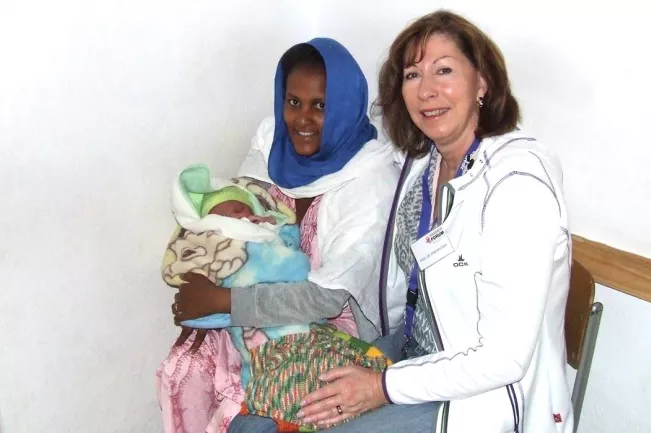 prof._ernenputsch_geburtshilfe_klinik_in_eritrea_2017.jpg (DE)