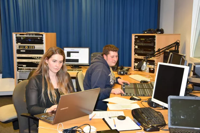 radio-klein-regie-2-arbeiten.jpg (DE)