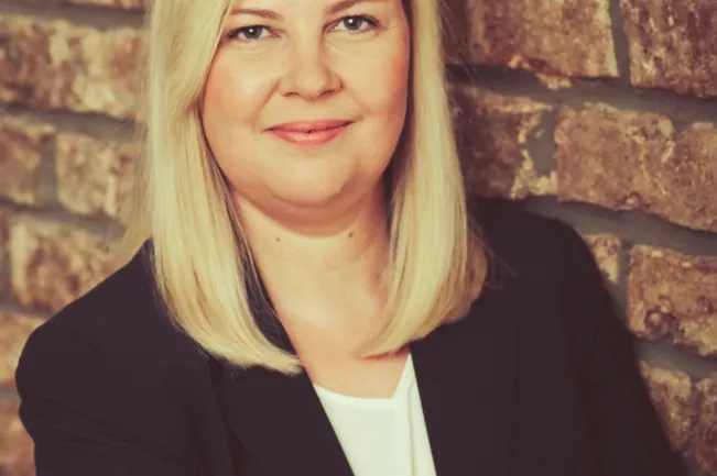 schott-helena_centim_kip_foto_studio_72_koeln_frei_kl.jpg (DE)