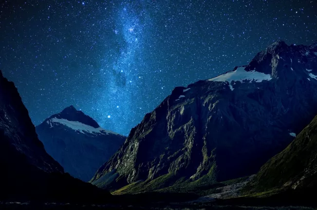 sternenhimmel_gebirge_colourbox_8627399.jpg (DE)