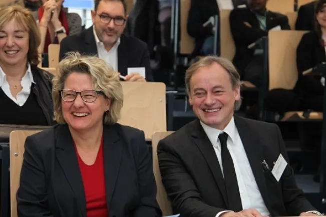 globalepartnerschaft_izne_eroeffng_min_svenja_schulze_2015-12-09_foto_eva_tritschler_9114_teasercut.jpg (DE)