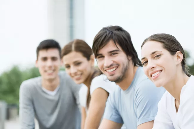 gruppenbild_studierende_colourbox_1145769.jpg (DE)