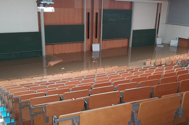 hoersaal_unter_wasser_teasercut_2021-07-15_foto_roger_strotmann_072913.jpg (DE)