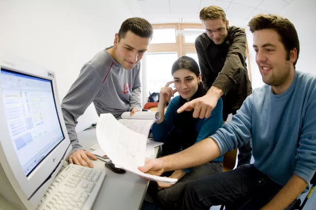 071102_wirtschaft_planspiel_24.jpg(DE)