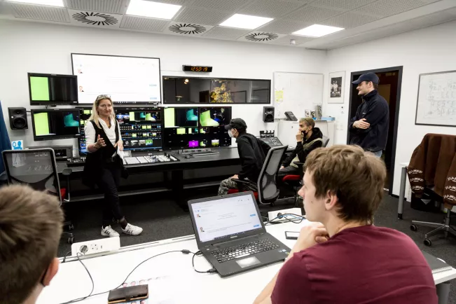 Audio Video Studio EMT Seminar Studierende Susanne Fricke 20220503 foto eric lichtenscheidt 29 fs22.jpg