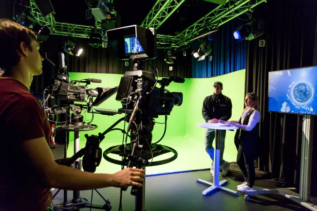Audio Video Studio Greenscreen Susanne Fricke Kamera EMT 20220503 foto eric lichtenscheidt 10 fs22.jpg