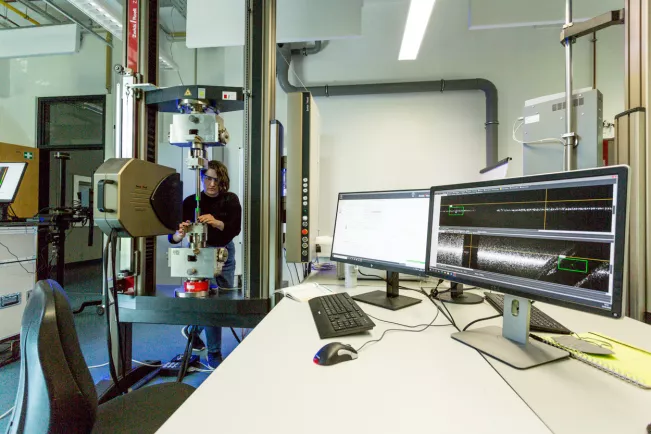 EMT Projektwoche Labor Werkstoffkunde 20220525 foto eric lichtenscheidt 22 fs22.jpg