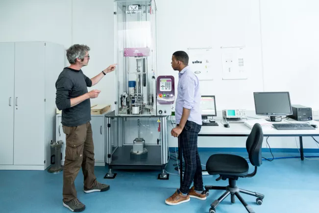 EMT Projektwoche Labor Werkstoffkunde 20220525 foto eric lichtenscheidt 26 fs22.jpg