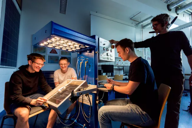 EMT Projektwoche Labor regenerative Energiesysteme 20220525 foto eric lichtenscheidt 13 fs22.jpg