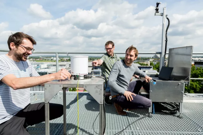 IZNE Meteorologie Dach StA 20220512 foto eric lichtenscheidt 08 fs22.jpg