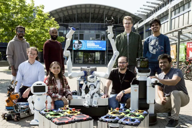 Informatik MAS Roboter 20220503 foto eric lichtenscheidt 11 hochkant fs22.jpg