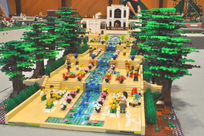 Lego Ausstellung ABSolut Steinchen persischer Garten Park 2022 Foto Stefan Vorst.jpg