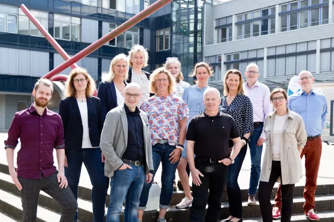 Stabsstelle Kommunikation und Marketing Gruppenbild 20220512 foto eric lichtenscheidt 08.jpg