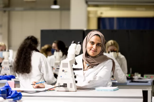 anna praktikum biologie volk Rhb Halle K 20220519 foto eric lichtenscheidt 73 fs22.jpg