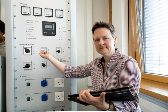 izne forschung wasserstoff labor clees sta 20220511 foto eric lichtenscheidt 35 fs22.jpg