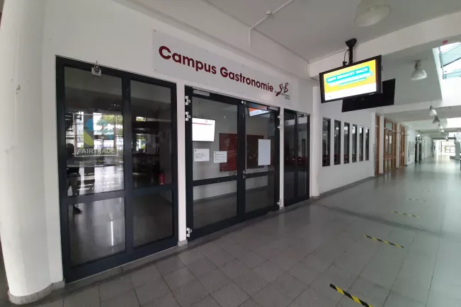 Blick auf die geschlossene Mensa am Standort Sankt Augustin. 