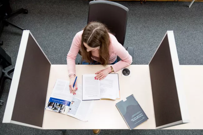 Lernort Bibliothek Einzelarbeitsplatz