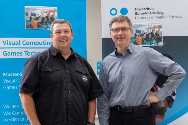 Prof. Dr. Ken Kent (li) mit Prof. Dr. Rainer Herpers (re) am Campus Sankt Augustin