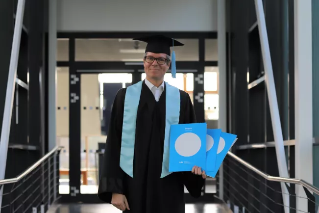 Becker_Thomas_Absolvent_wiwi_24112022_01.jpg / Pascal Kimmich