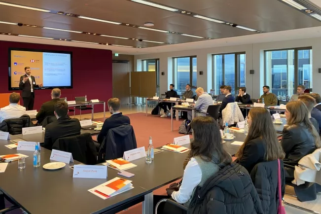 Finance Club FCBRS Exkursion Frankfurt 20221206 Foto Nico Walendy 04.jpg