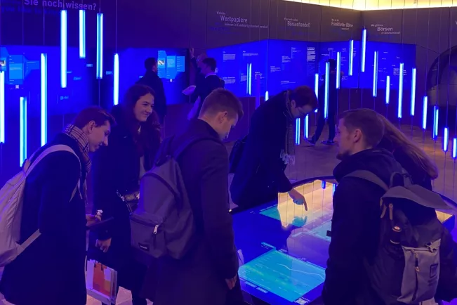 Finance Club FCBRS Exkursion Frankfurt 20221206 Foto Nico Walendy 08.jpg