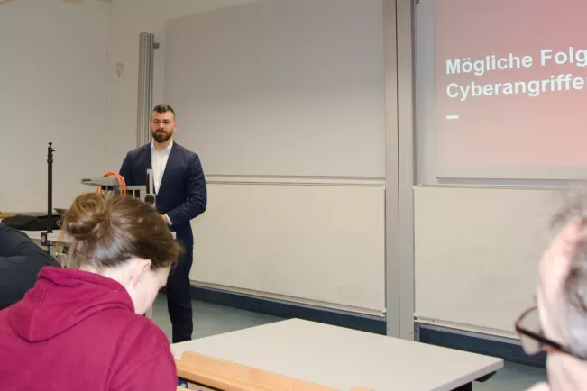 Vortrag von Alumnus Roland Gieler zum Thema IT-Security