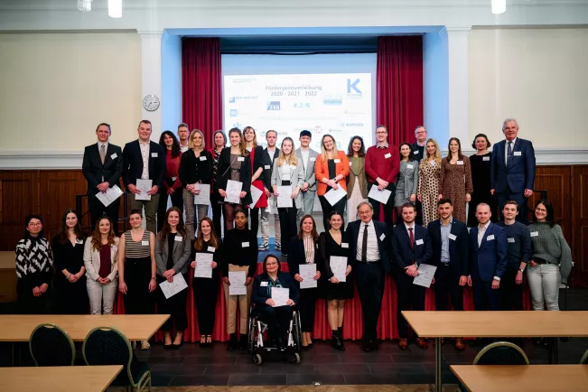 Hochschulgesellschaft Bonn-Rhein-Sieg würdigt 51 Förderpreisträger aus drei Abschlussjahrgängen