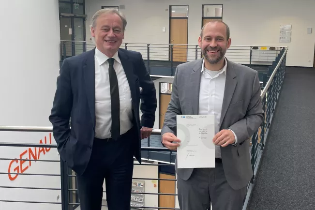 Hochschulpräsident Hartmut Ihne Professor Oskar Schnappauf 0123 Foto Daniela Greulich