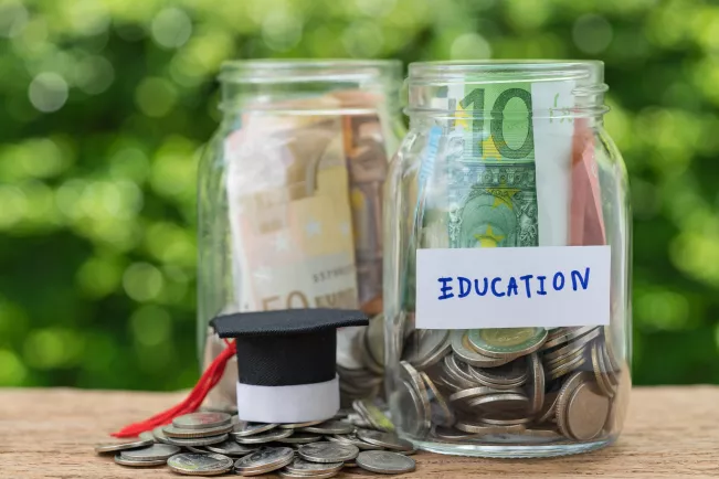 Studiengebühren_Semesterbeitrag_Gebühren_Geld_COLOURBOX29775882