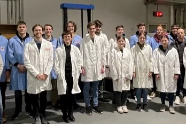 Chemie-Leistungskurse des Peter-Joerres-Gymnasiums aus Bad Neuenahr zu Besuch