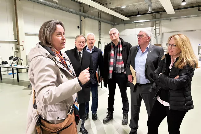 VP Michaela Wirtz mit Landrat Schuster und Bürgermeister Banken in Halle K