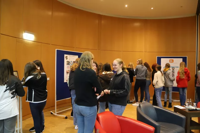 20230331 Abschlussveranstaltung Mädchen Technik Youtuberin_Foto Martin Schulz02