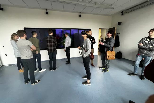 Alumni-Besuch Showroom Visualisierung 20230420 Foto Nelli Eurich 17.jpg