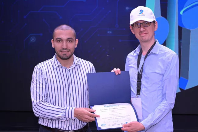 Best Paper Award für André Kless (rechts im Bild) auf der IEEE EDUCON 2023