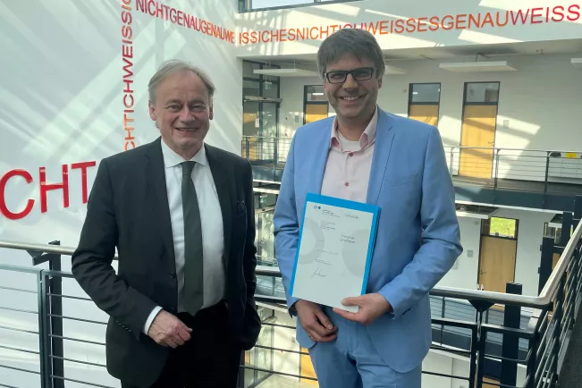 Hartmut Ihne Oliver Locker-Grütjen Honorarprofessor 27042023 Foto Daniela Greulich