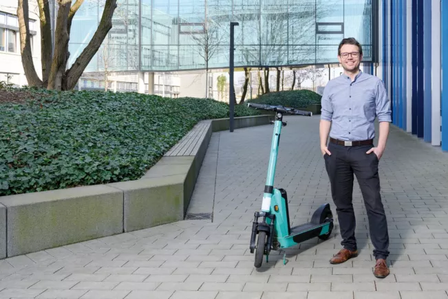 Paul Bossauer mit E-Scooter StA 2021 foto mirene schmitz
