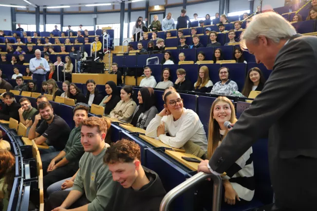 20230925 Erstsemesterbegrüßung Audimax_Foto Juri Kuestenmacher