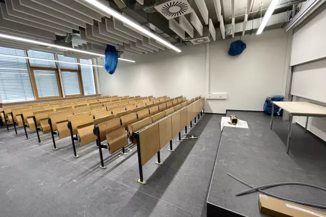 Campus Rheinbach, Gebäude G, Blick in frisch sanierten Hörsaal, 2023