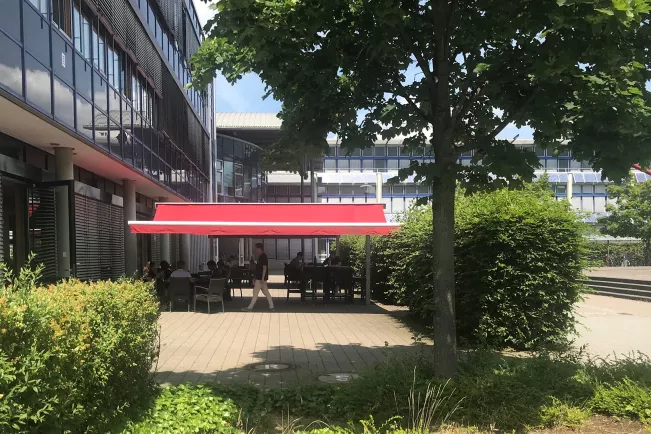 Mensa Sankt Augustin draussen Sonne Markise