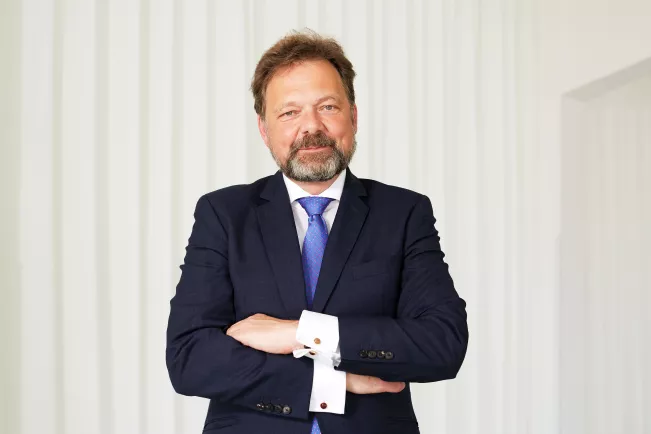 Dr. Philipp Ackermann