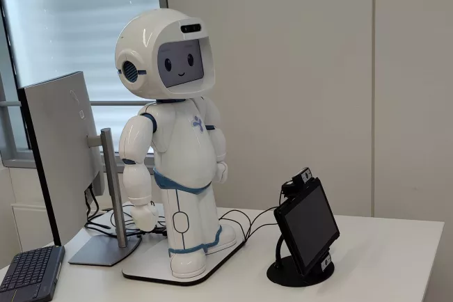 QTrobot MigrAVE experiment