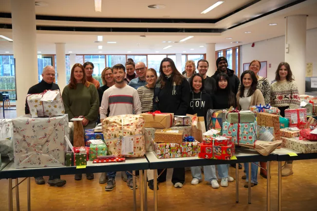Geschenkeausgabe Wunschbaum Sankt Augustin und Rheinbach 2023