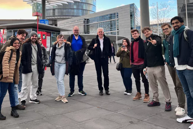 Exkursion zur DOAG 2023 mit Studierenden des FB Informatik und Prof. Dr. Harm Knolle