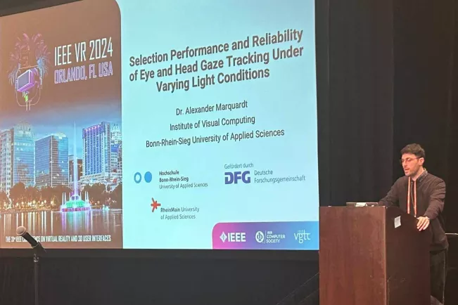 IEEE VR 2024, Orlando, USA - Dr. Alexander Marquardt präsentiert sein Paper