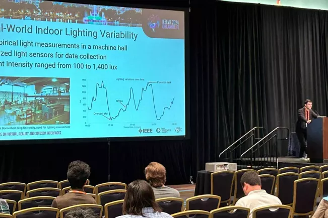 IEEE VR 2024, Orlando, USA - Dr. Alexander Marquardt präsentiert sein Paper