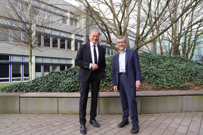 Hochschulpräsident Hartmut Ihne HRK-Präsident Walter Rosenthal 0324 Foto Daniela Greulich