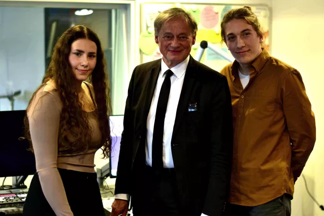 BluedotFM No.11: Präsident Prof. Dr. Hartmut Ihne mit Joanna Chatzichristidou und Jonathan Schmitt