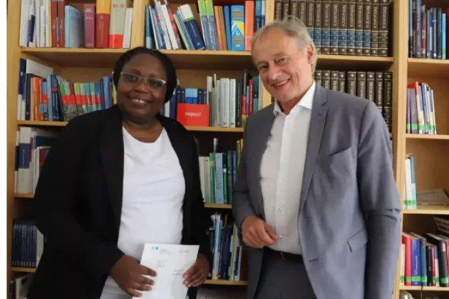 Prof Dr Nyasha Tirivayi receiving her certificate of appointment as an honorary professor from H-BRS president Prof Dr Hartmut Ihne