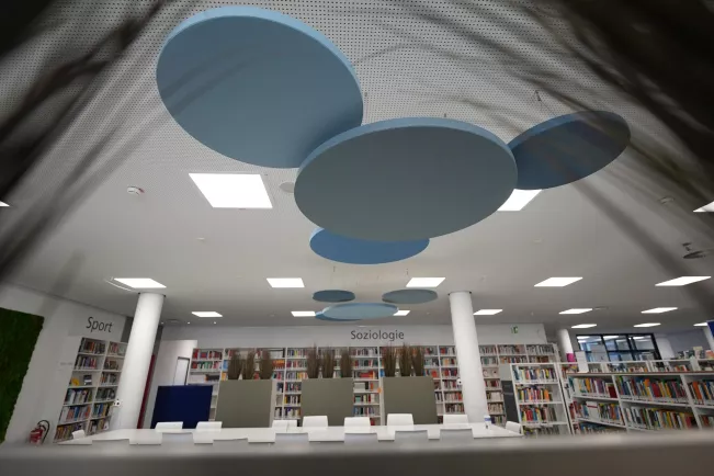 Bibliothek Lernort Deckenelemente